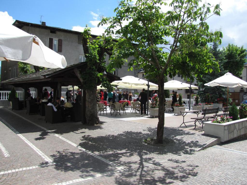 Hotel Ristorante Combolo Teglio Exterior photo